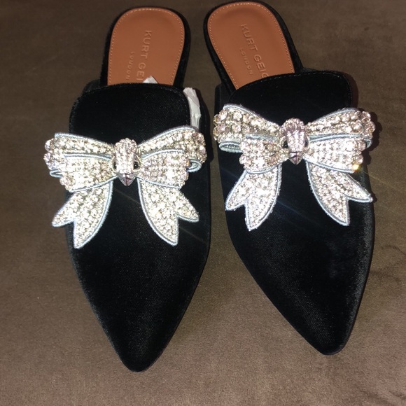 Kurt Geiger close toe flats with big diamond studded bird symbol - Picture 5 of 5